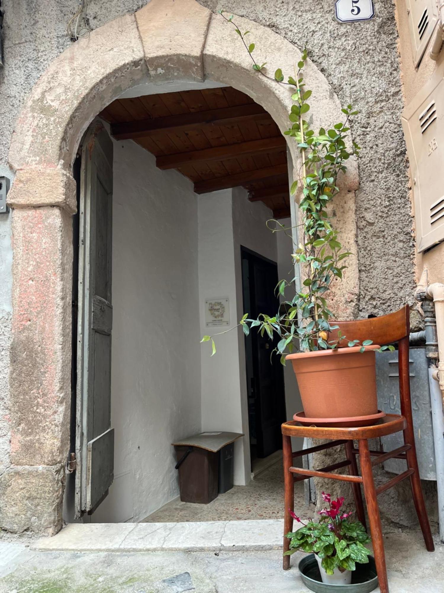카스텔누오보 디 포르토 Adelaide Al Borgo. 아파트 외부 사진